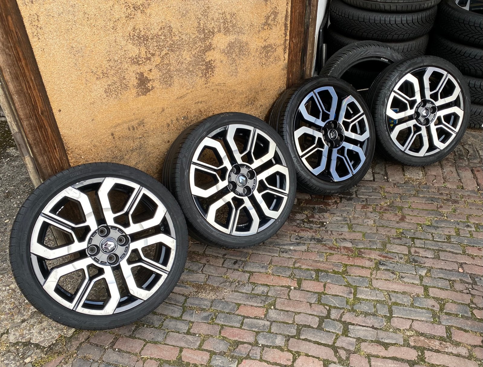 Originele 17” Renault Twingo GT velgen + TPMS + zomerbanden, Auto-onderdelen, Banden en Velgen, Velg(en), 17 inch, Zomerbanden