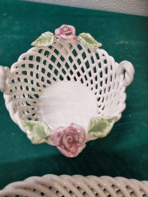 gevlochten aardewerk schaal en mandje rozen, Ophalen of Verzenden, 'T Olde Gre-j, Info@toldegrej.nl, Endepoelstraat 20f Didam