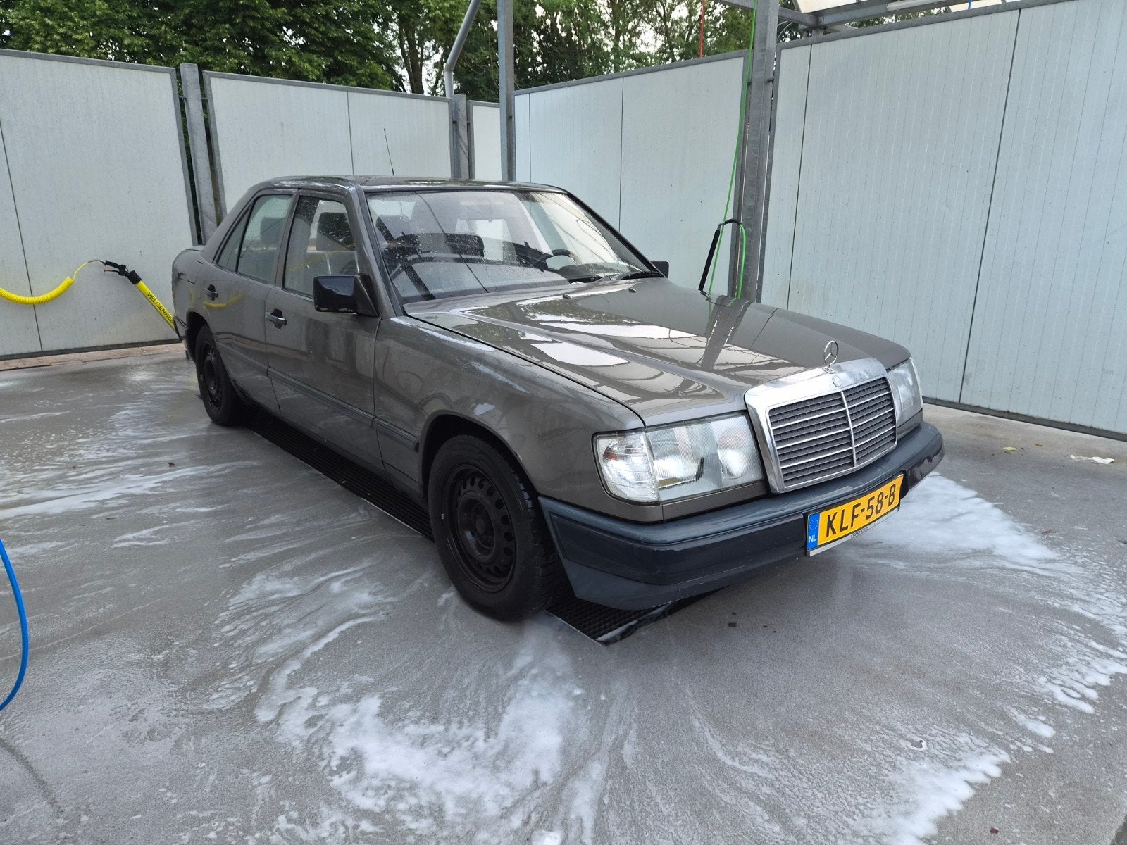 Mercedes-Benz Mercedes 1986 Grijs, Auto's, 2548 cc, Achterwielaandrijving, Zwart, 160 pk