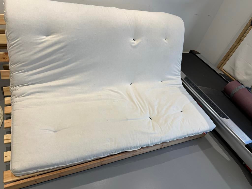 Comfortabel futonbed in goede staat, Huis en Inrichting, Slaapkamer | Bedden, Gebruikt, Wit, Tweepersoons, Hout
