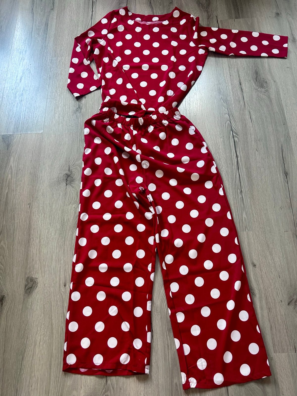 Rode jumpsuit met witte stippen, Kleding | Dames, Jumpsuits, Ophalen of Verzenden, Zo goed als nieuw, Maat 38/40 (M), Rood