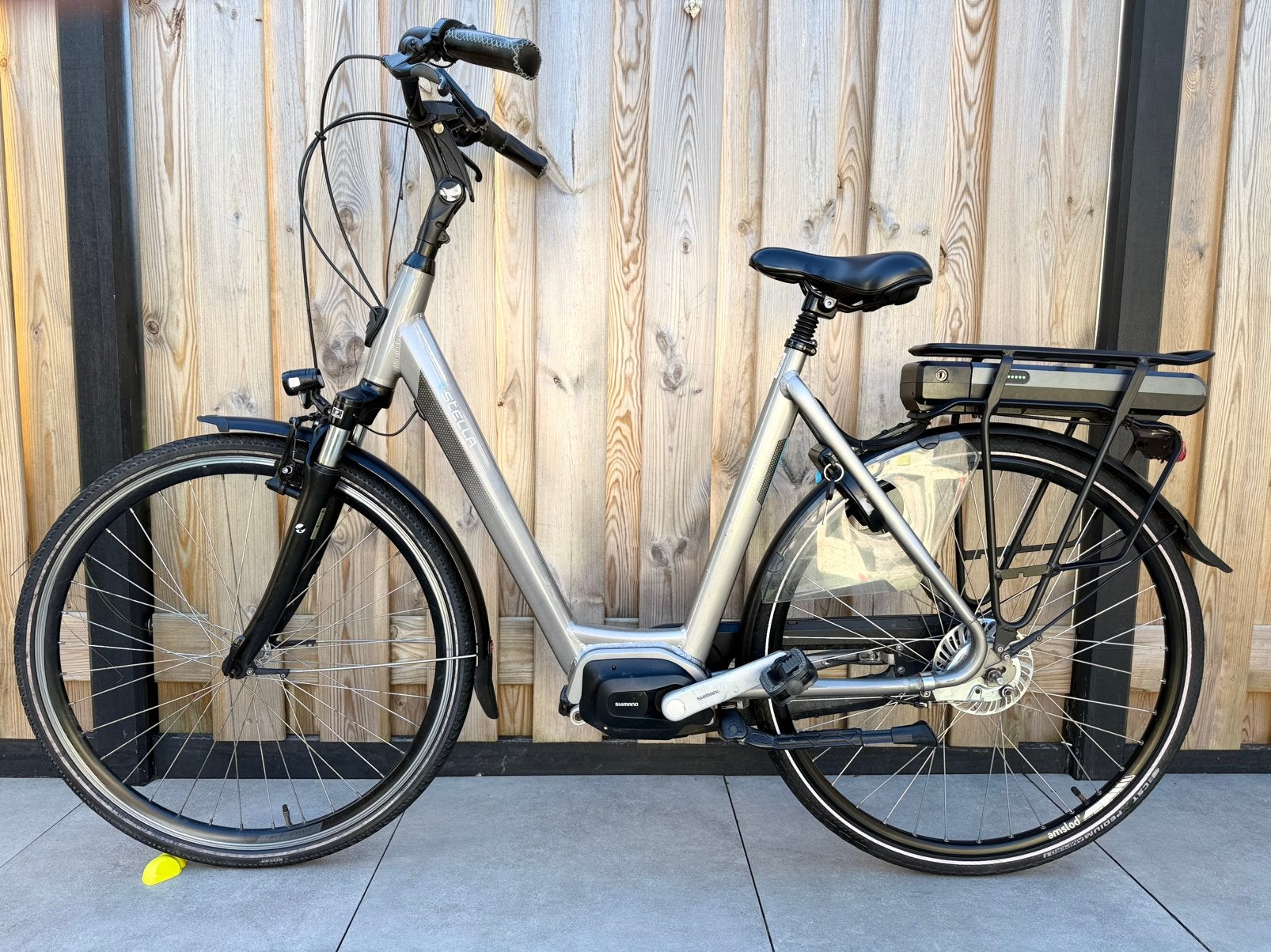 Stella Vienna Elektrische Fiets Shimano motor 500wh accu, Fietsen en Brommers, Zo goed als nieuw, 50 km per accu of meer, 55 tot 59 cm