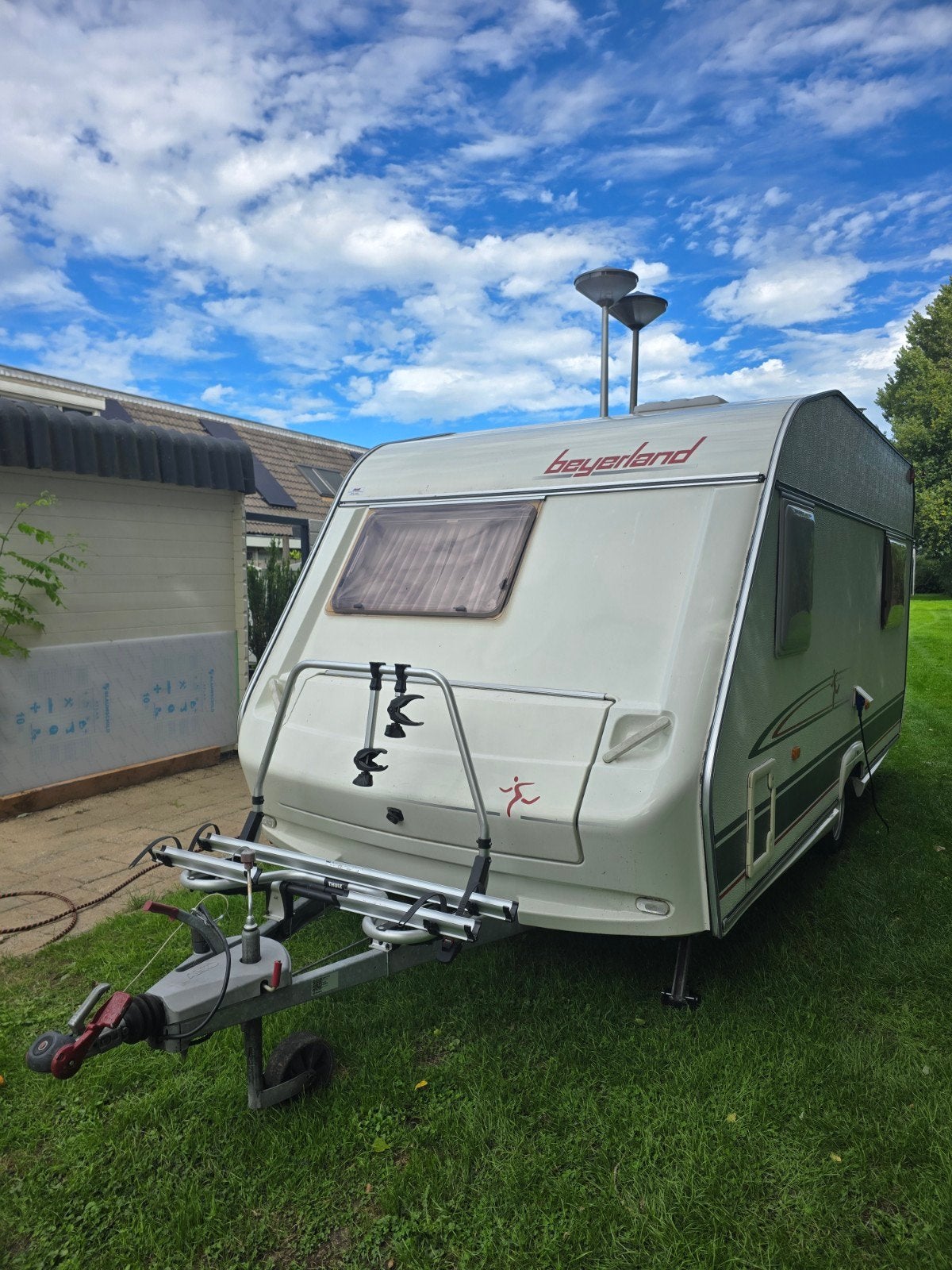 Beyerland Sport 420-LB Caravan 2005 met Mover en Voortent, Omvormbare zithoek, Treinzit, Particulier, Schokbreker