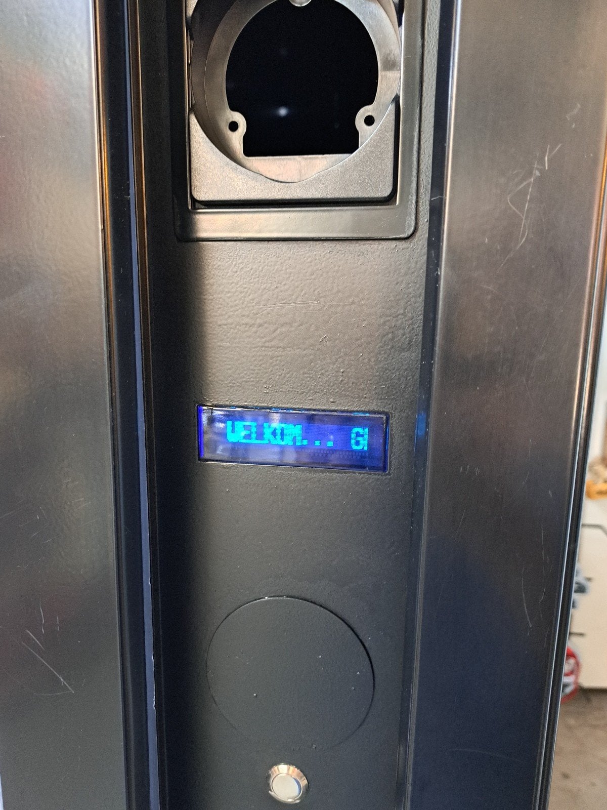 Vendo frisdrank automaat G6 gekoeld, Ophalen