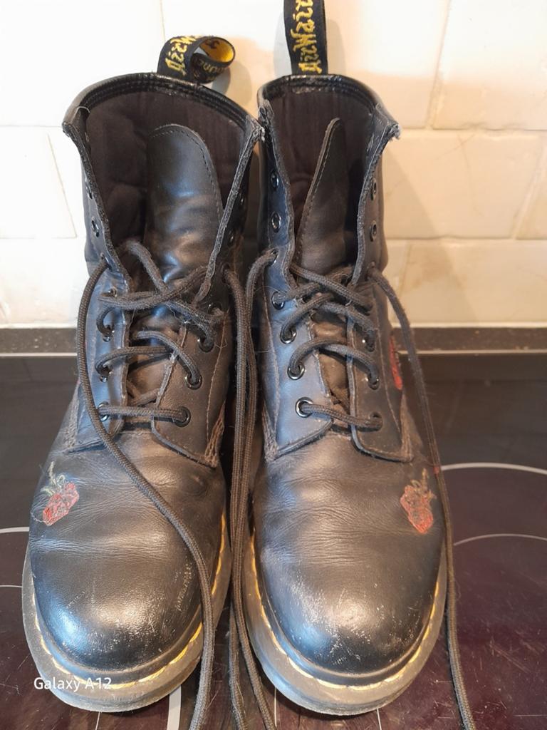 Dr. Martens laarzen met rozen borduursel - Maat 39, Kleding | Dames, Schoenen, Ophalen of Verzenden