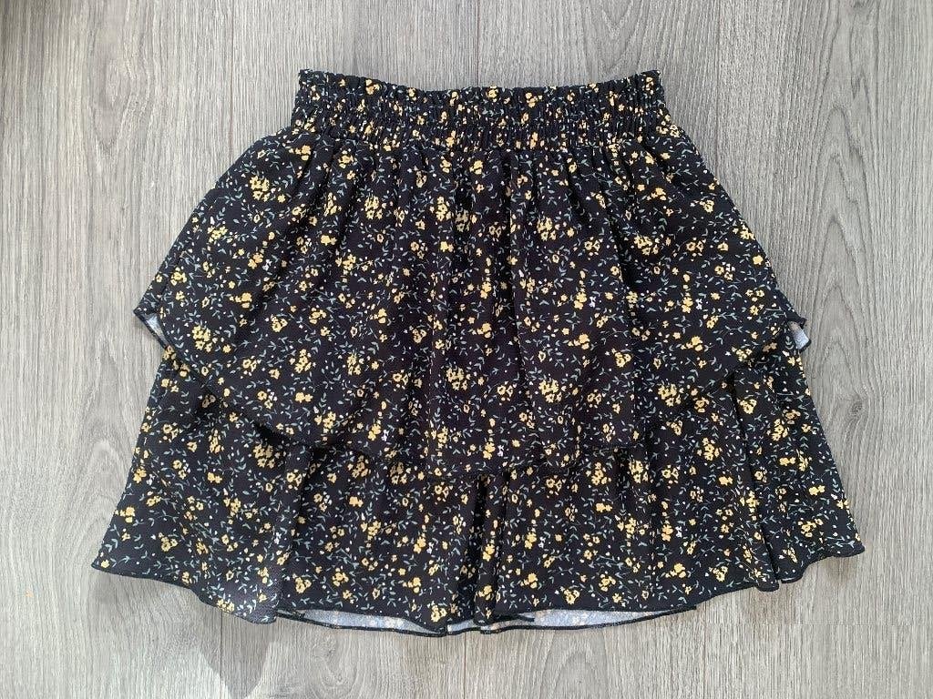 Ambika dames rok – geel met bloemenprint – maat S, Kleding | Dames, Geel, Ophalen of Verzenden, Zo goed als nieuw, Knielengte