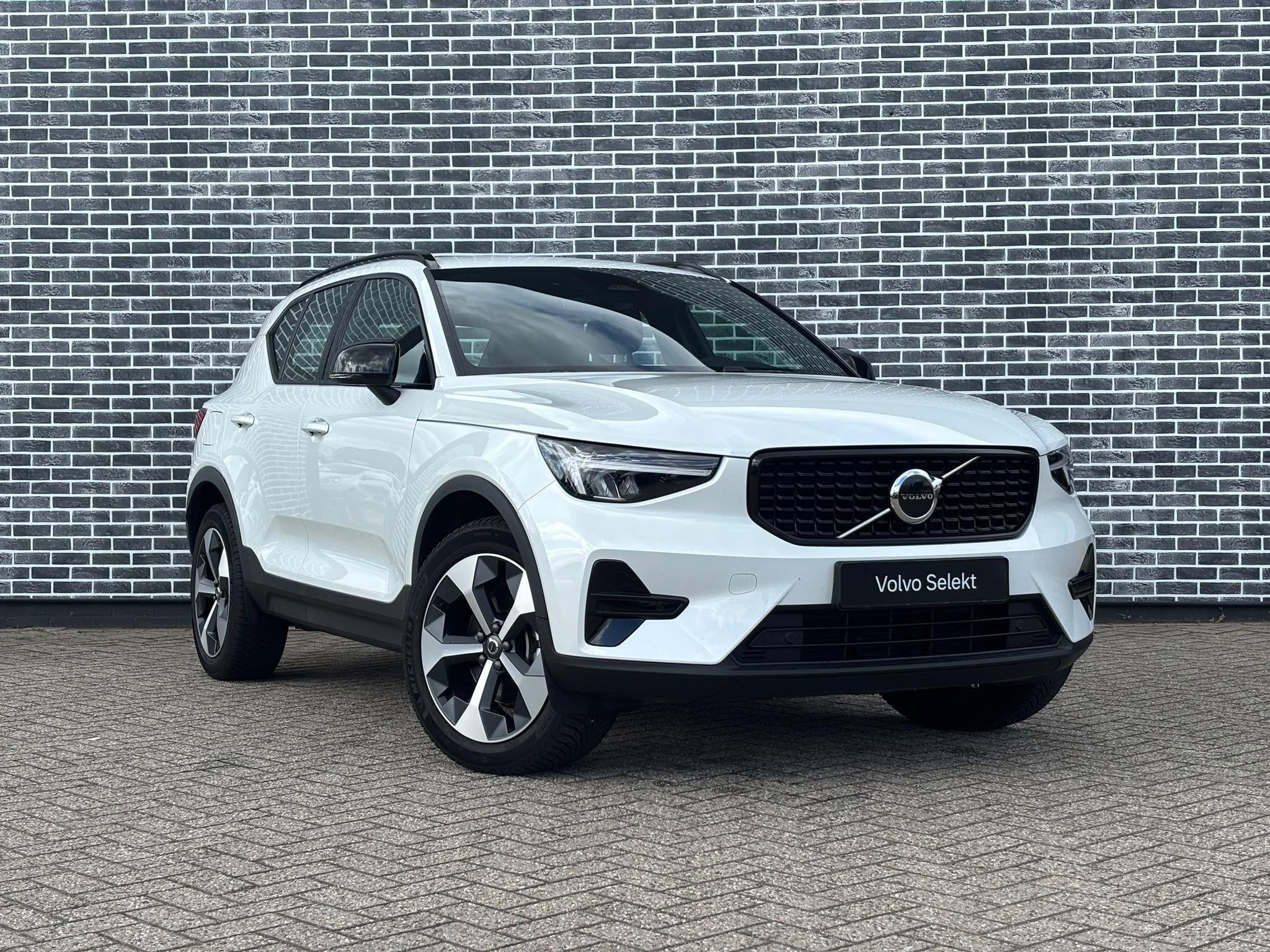 Volvo XC40 2.0 B4 Plus Dark | Trekhaak | Lichtmetalen Velgen, Auto's, Gebruikt, Euro 6, 4 cilinders, Automatische klimaatregeling