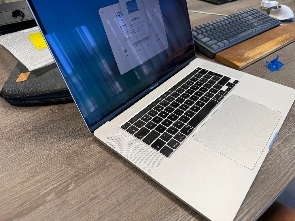 MacBook Pro 16 inch - i9, 32GB RAM, 2.4 GHz, 1 TB of meer, 2 tot 3 Ghz, Zo goed als nieuw, 16 inch