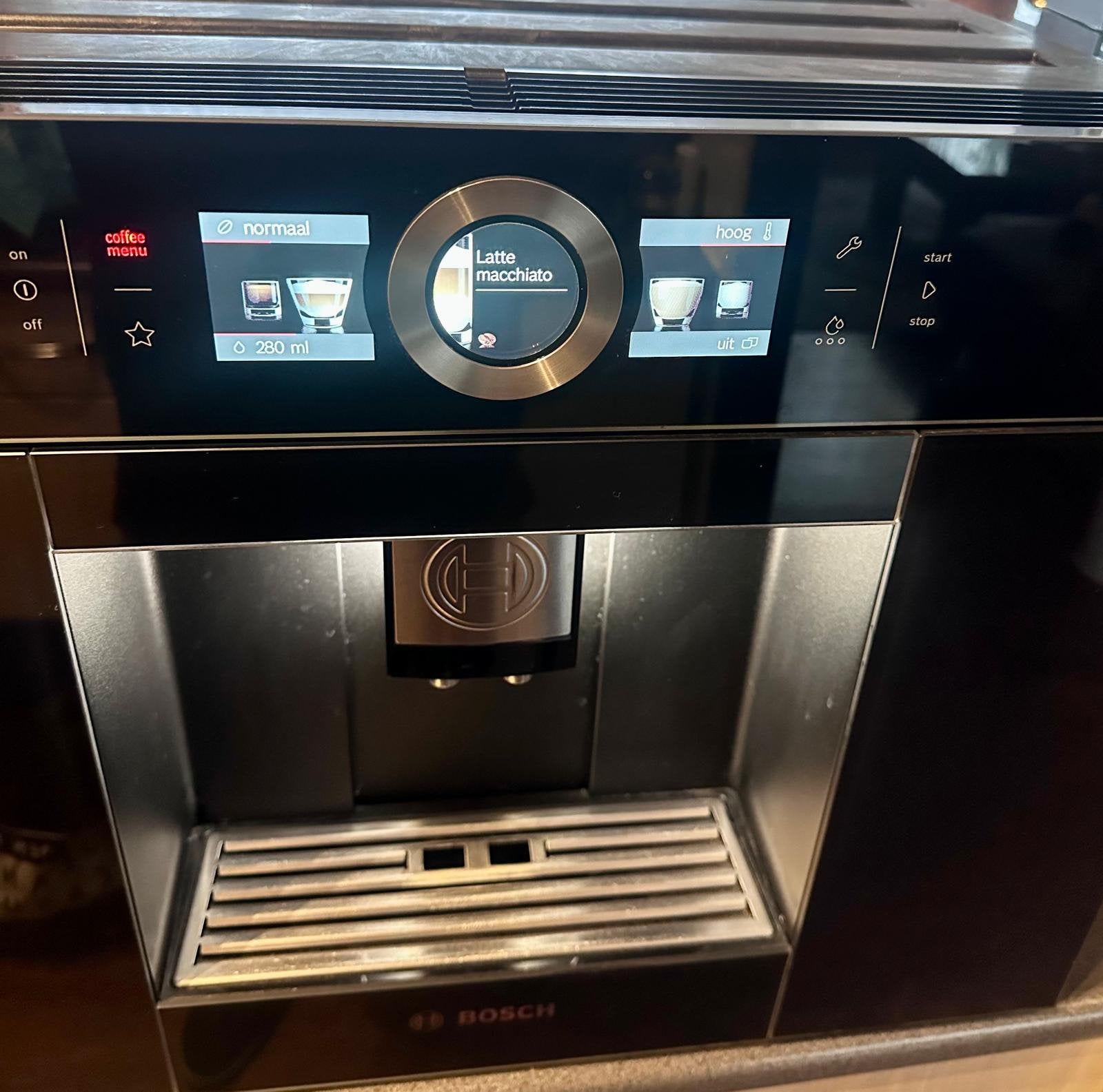 Bosch inbouw koffiemachine, 10 kopjes of meer, Ophalen, Zo goed als nieuw, Koffiemachine