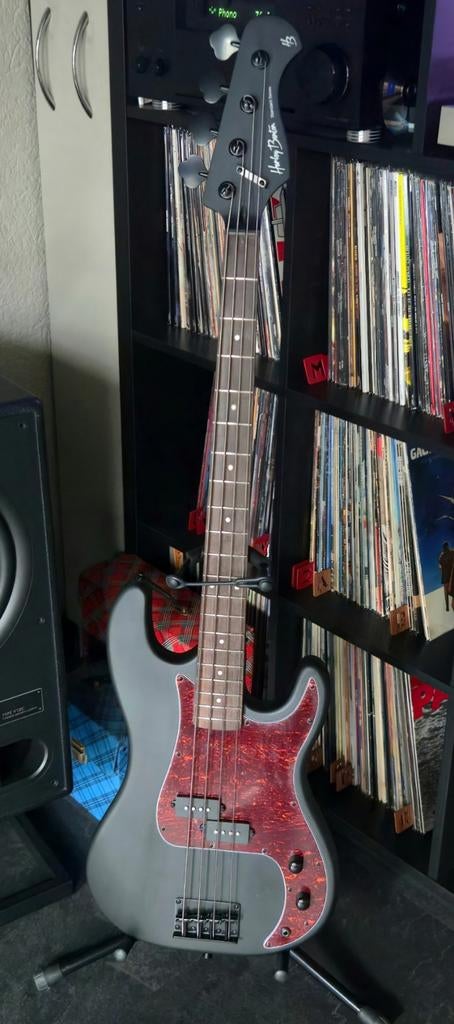 Harley Benton Basgitaar - Zo goed als nieuw, Muziek en Instrumenten, Snaarinstrumenten | Gitaren | Bas, Ophalen, Zo goed als nieuw