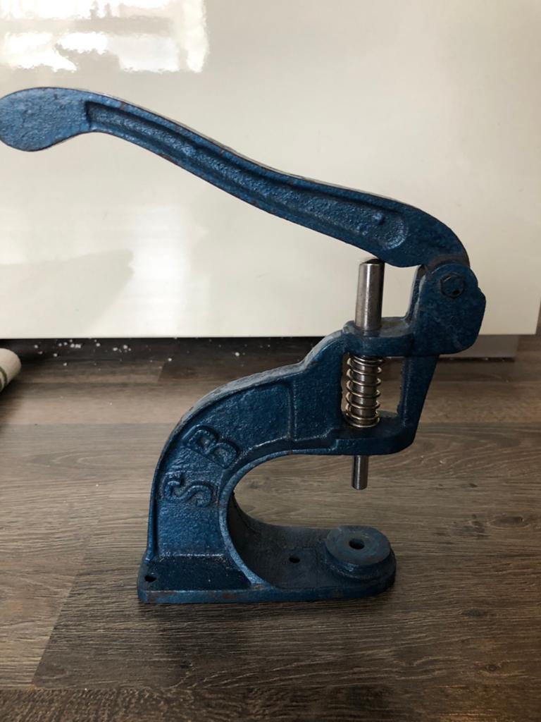 Professionele Knoopjesmachine - Handpers voor Textiel, Ophalen of Verzenden, Gebruikt, Overige typen
