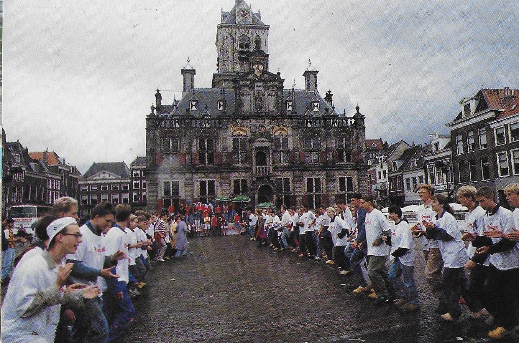 Delft Markt Gelopen Ansichtkaart ( 4197 ), Verzenden, 1980 tot heden, Gelopen, Zuid-Holland