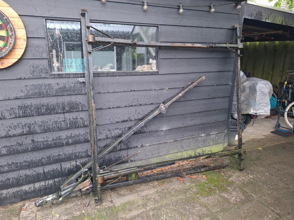 Onderframe caravan., Ophalen, IJzer