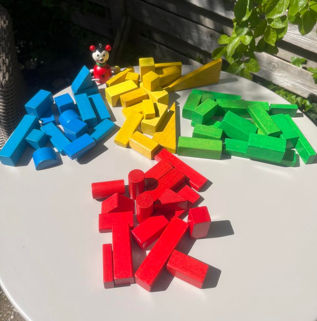Gekleurde houten bouwblokken met lieveheersbeestje, Ophalen of Verzenden, Zo goed als nieuw, Overige merken
