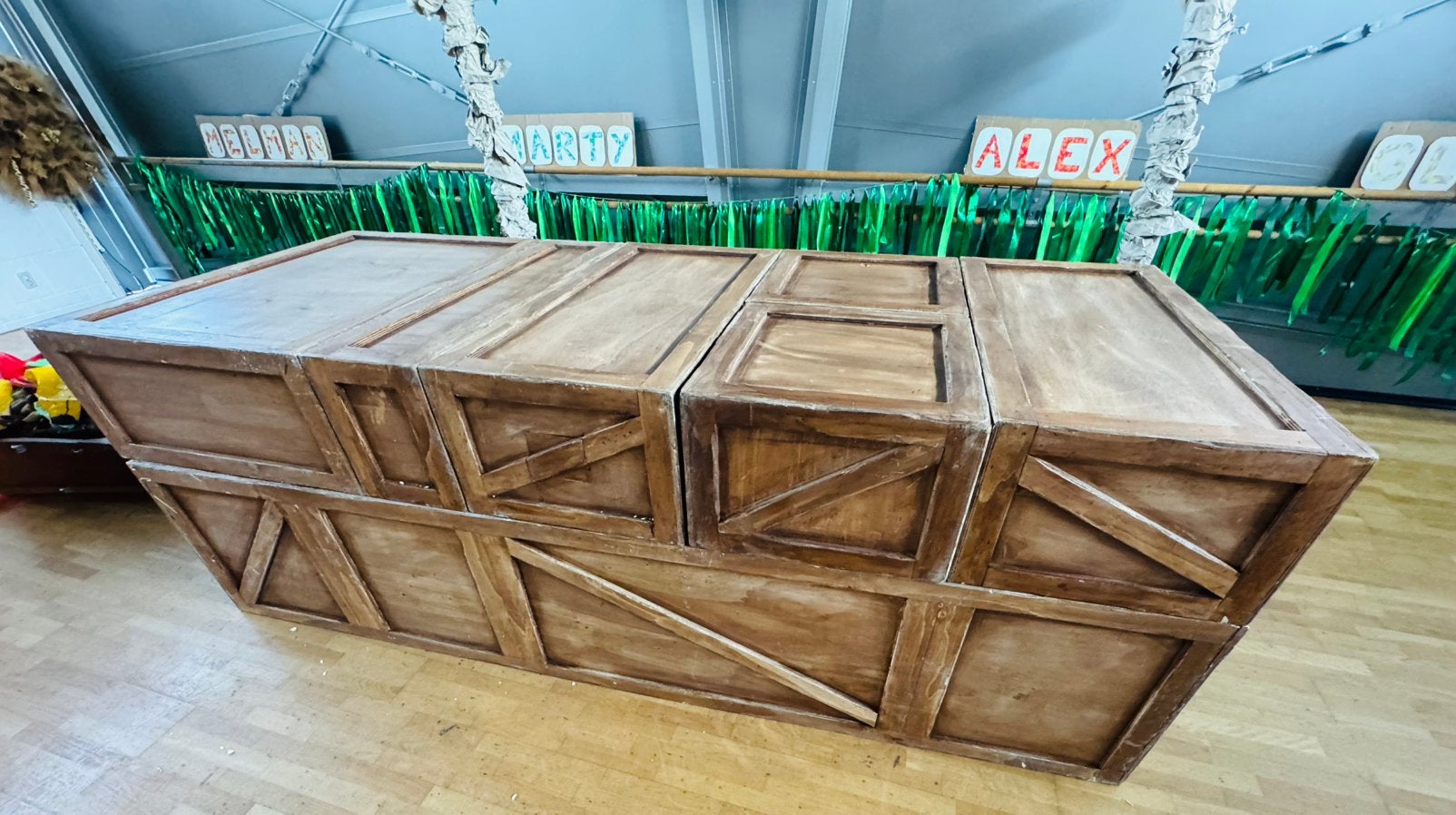 Houten theaterdecor / houten kisten – Professioneel theater, Ophalen, Hout, Decoratieobject, Zo goed als nieuw