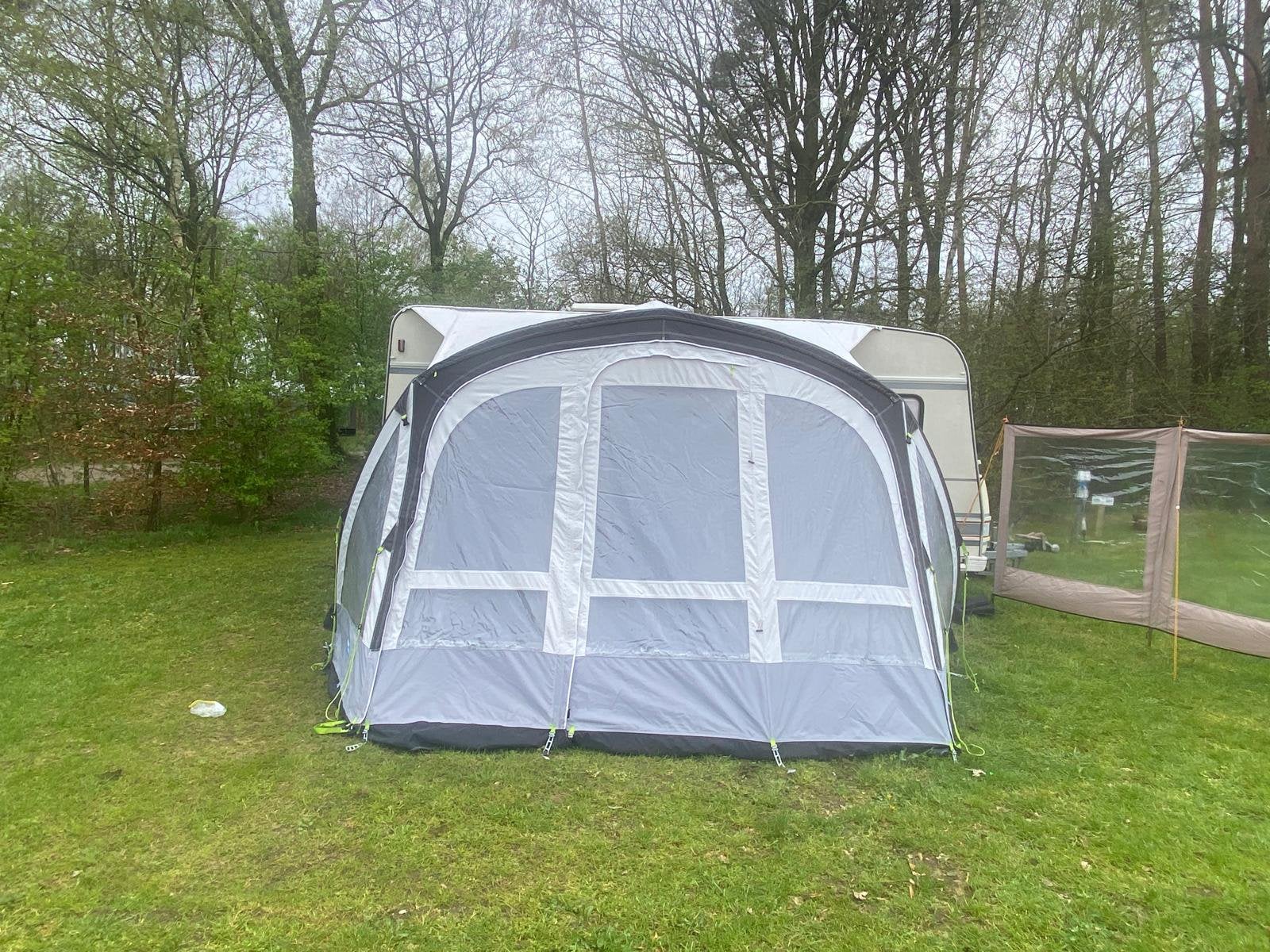 Opblaasbare voortent Kampa fiësta air pro 350, Ophalen, Zo goed als nieuw, Tot en met 4