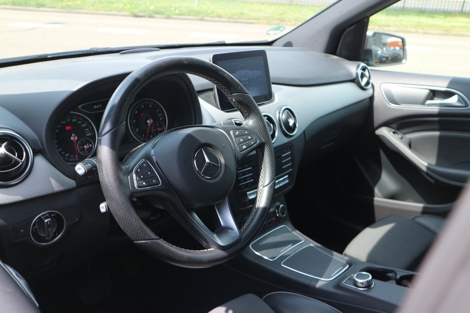 Mercedes-Benz B-klasse 180 AUTOMAAT / NAP / NIEUW MODEL / 99, 1325 kg, Gebruikt, Euro 6, 4 cilinders