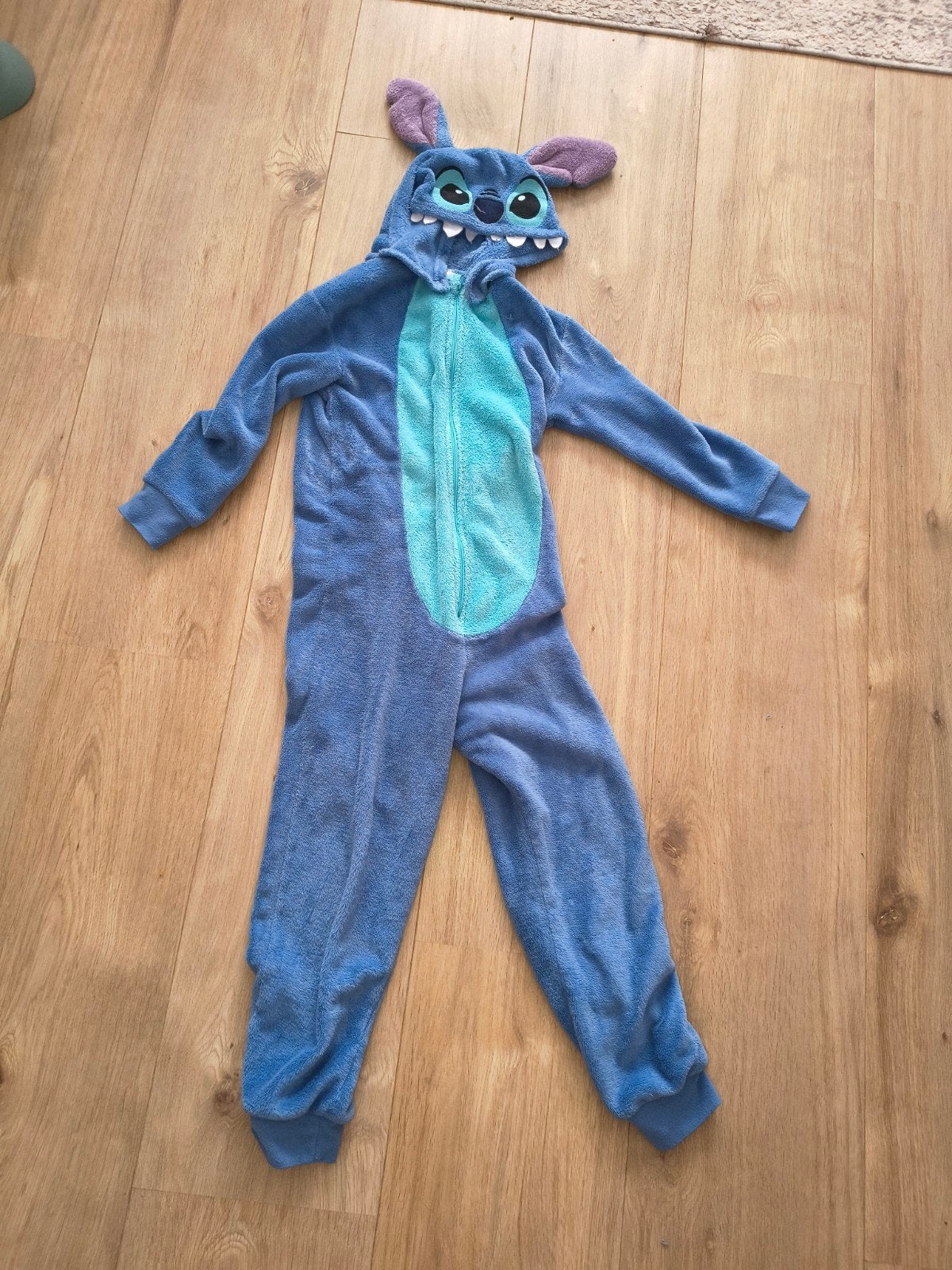 Stitch Onesie Maat 122/128 - H&M Disney, Nacht- of Onderkleding, Gebruikt, Jongen of Meisje, Ophalen of Verzenden