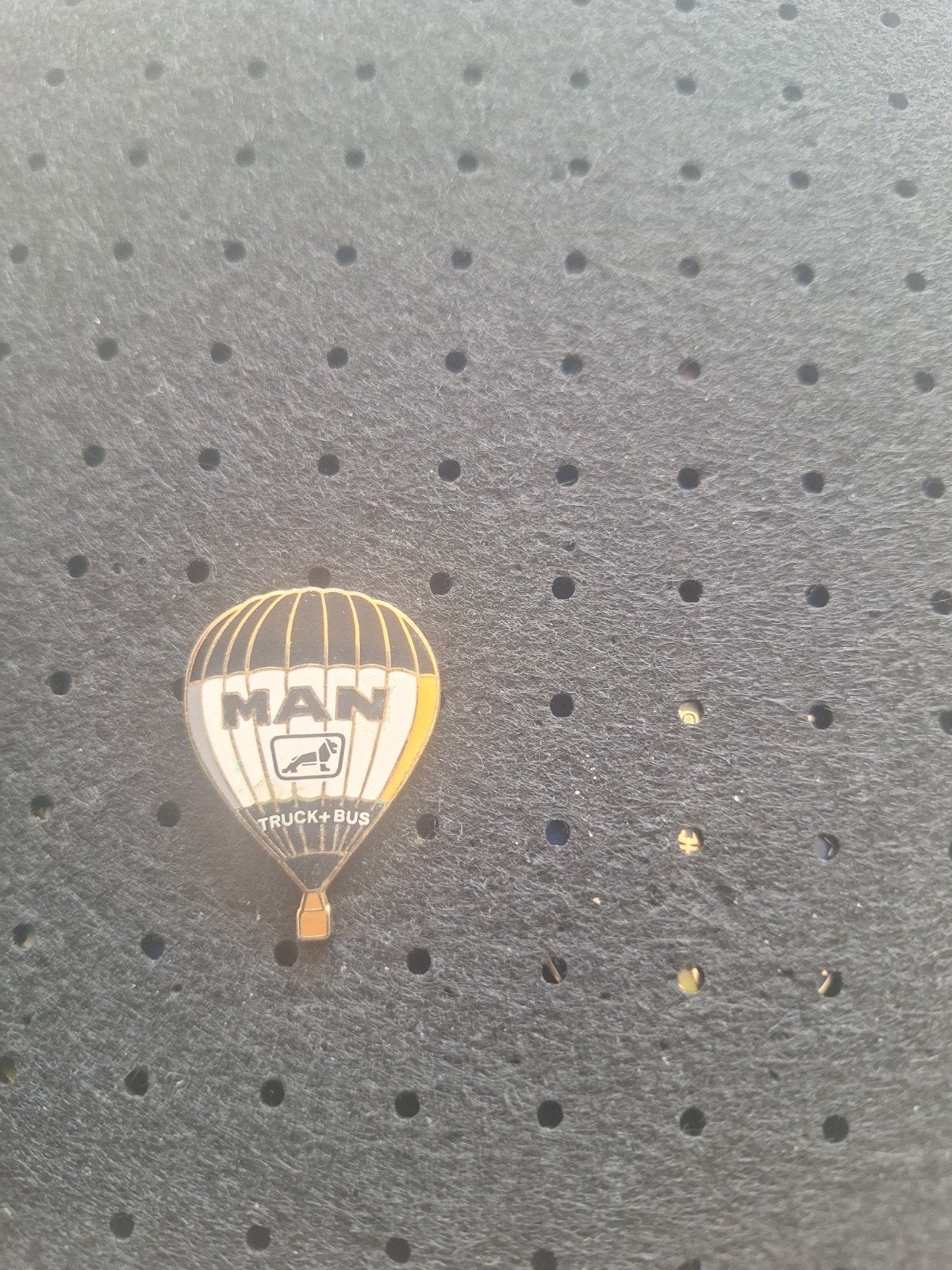 MAN Truck + Bus heteluchtballon speldje, Ophalen of Verzenden, Zo goed als nieuw, Metaal, Overige typen