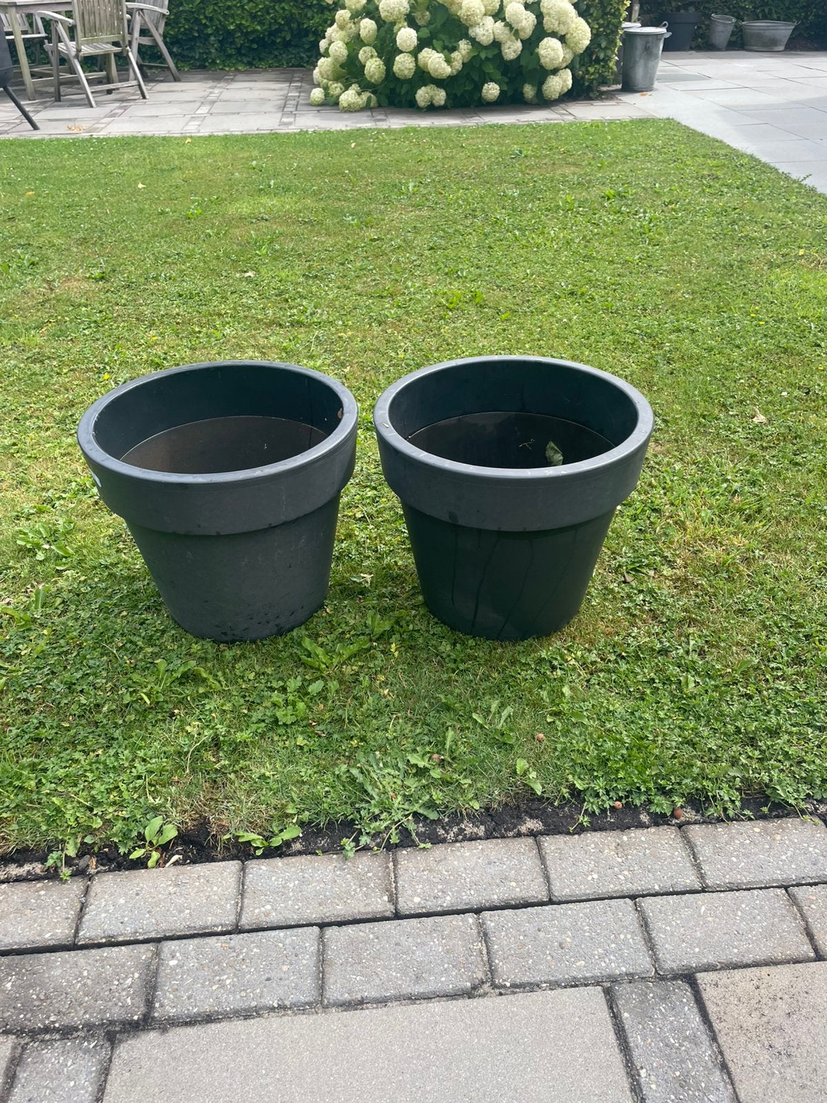 2 grote zwarte./ antraciet bkoempotten, Ophalen, Zo goed als nieuw, Rond, Kunststof