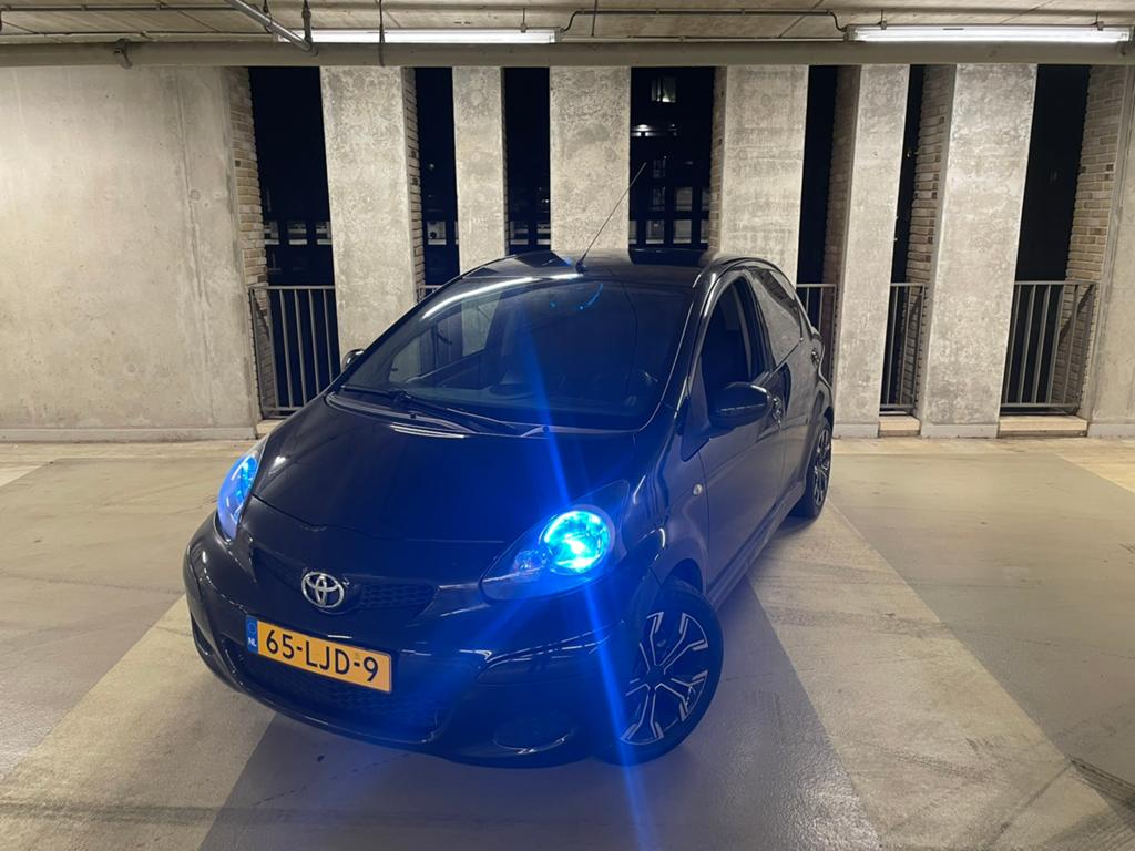 Toyota Aygo 1.0 12V Vvt-i 5DRS 2010 Zwart, Voorwielaandrijving, Stof, USB, Zwart