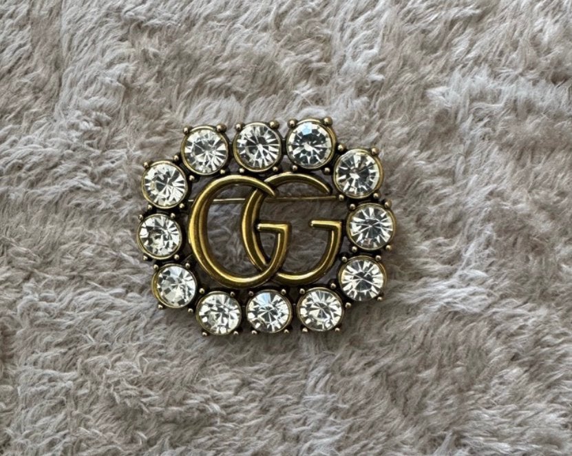 Vintage gucci broche goud met steentjes, Sieraden, Tassen en Uiterlijk, Broches, Ophalen of Verzenden, Zo goed als nieuw, 4 tot 7 cm