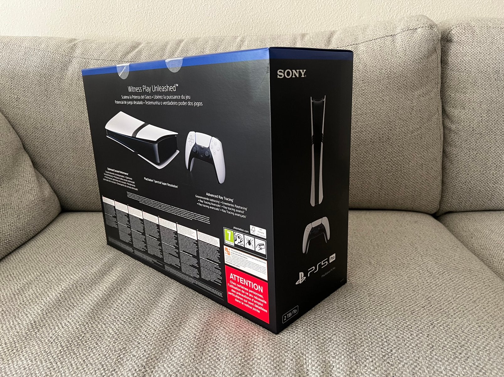 Foto 3 van Playstation 5 PRO - PS5 PRO - Nieuw - Gesloten Doos