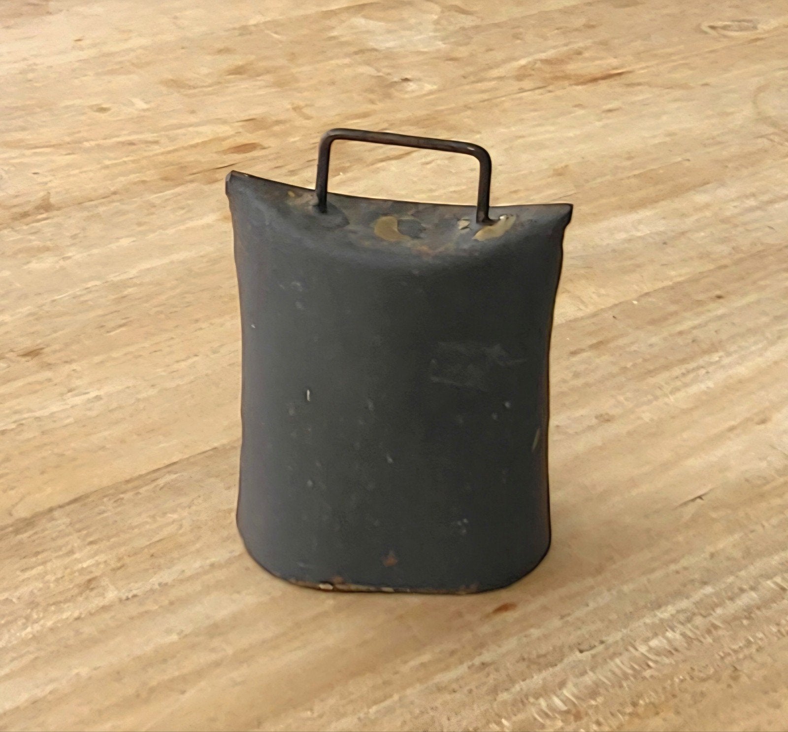 Oude zwarte ijzeren koeienbel, Ophalen of Verzenden