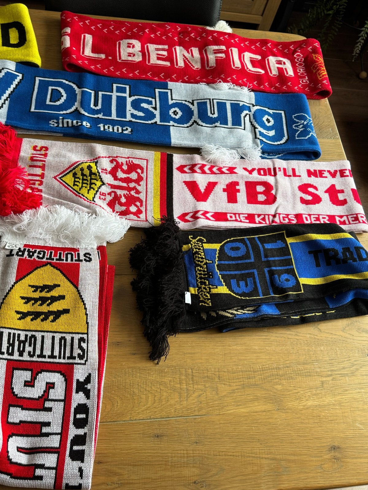 Diverse Duitse voetbalclub merchandise: sjaals en meer, Ophalen of Verzenden, Gebruikt, Buitenlandse clubs, Vaantje of Sjaal