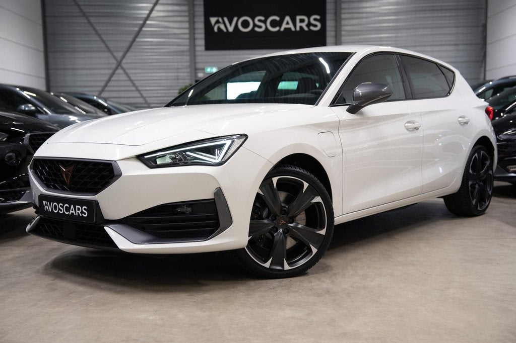 CUPRA Leon 1.4 e-Hybrid VZ 245PK * Kuipstoelen - 19" - Sfeer, Auto's, Cupra, Gebruikt, 4 cilinders, Met garantie (alle), Leon