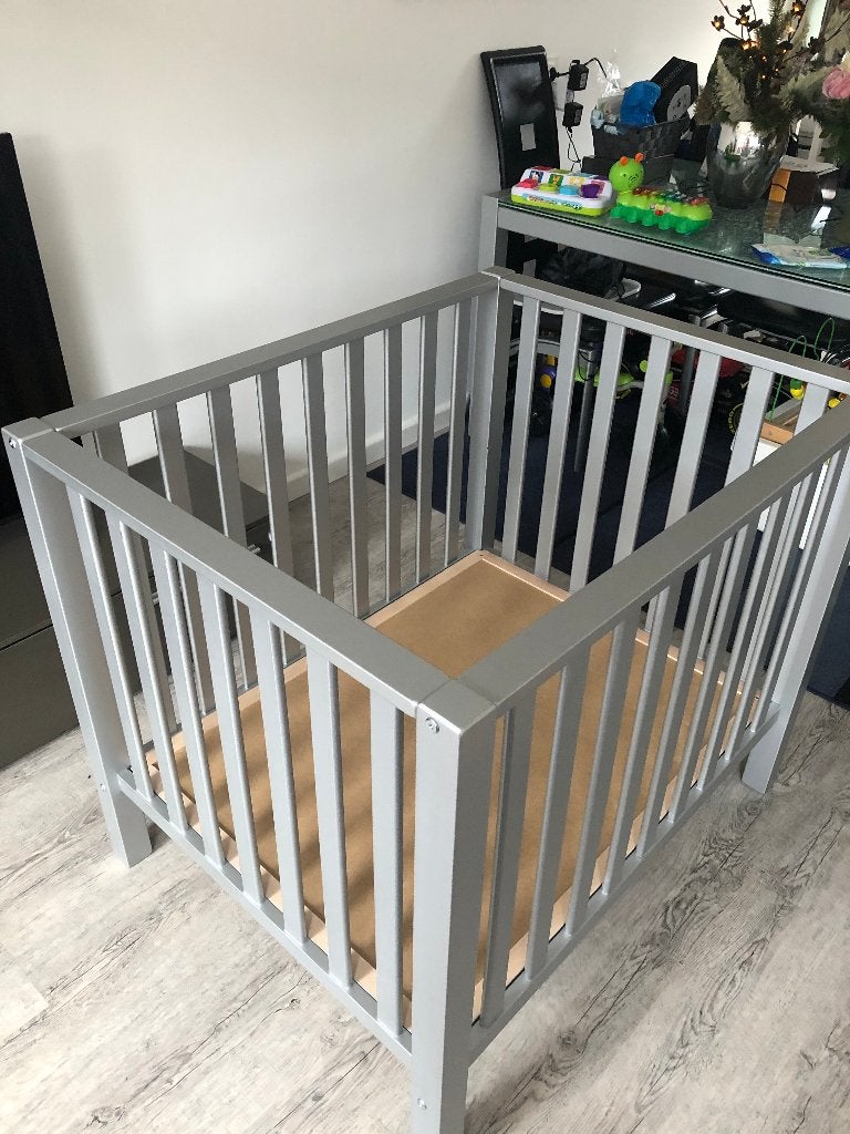 Grijze / zilvere baby box, Ophalen, Gebruikt, Rechthoekig, In hoogte verstelbaar