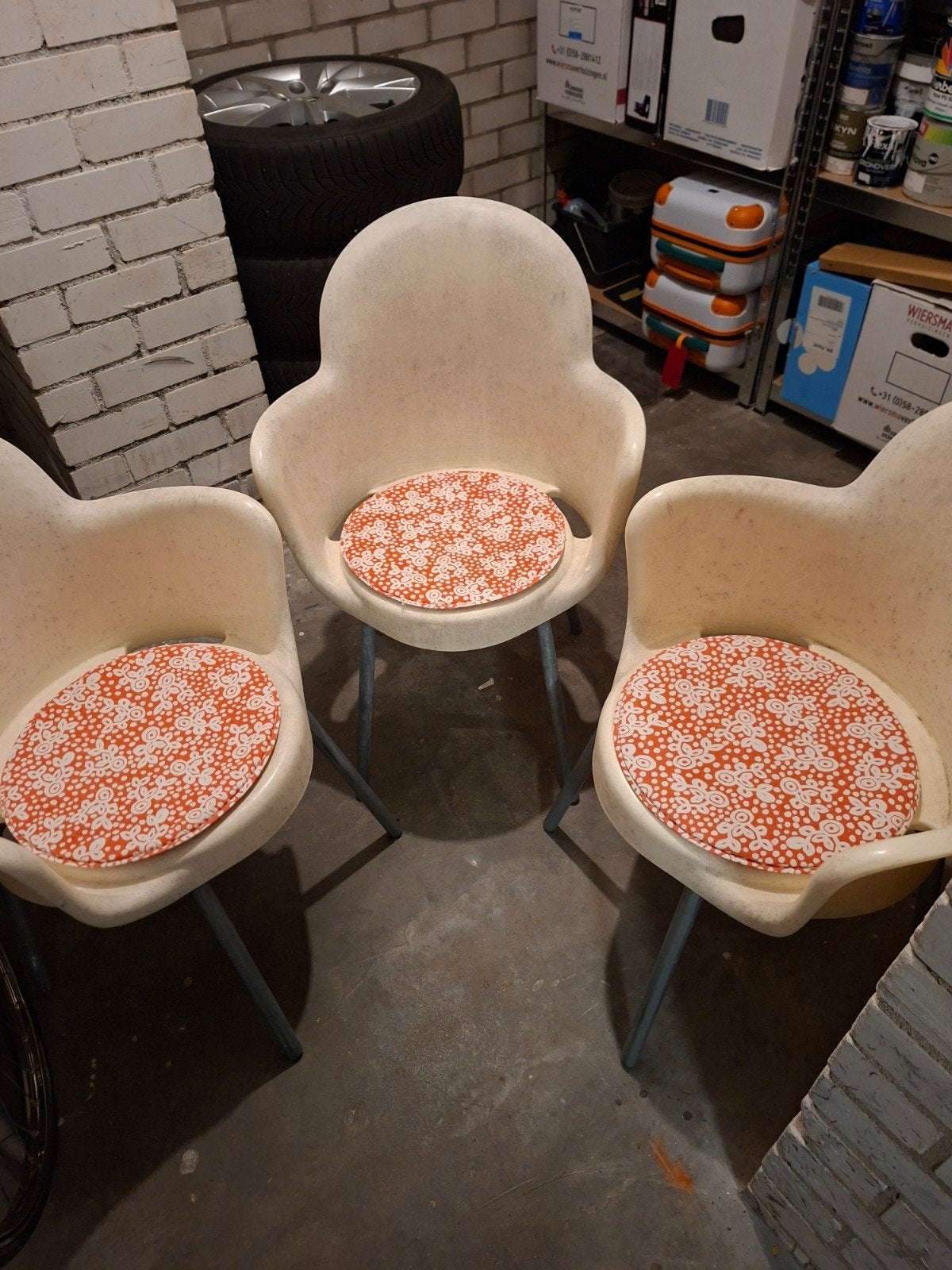 Tuinstoelen van kunstof met ijzeren poten en kussentjes, Ophalen, Gebruikt, Kunststof, Stapelbaar