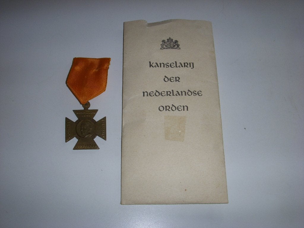 Medaille comité Amsterdam Kroningsstad 1898-1948, Ophalen of Verzenden, Overige materialen, Nederland