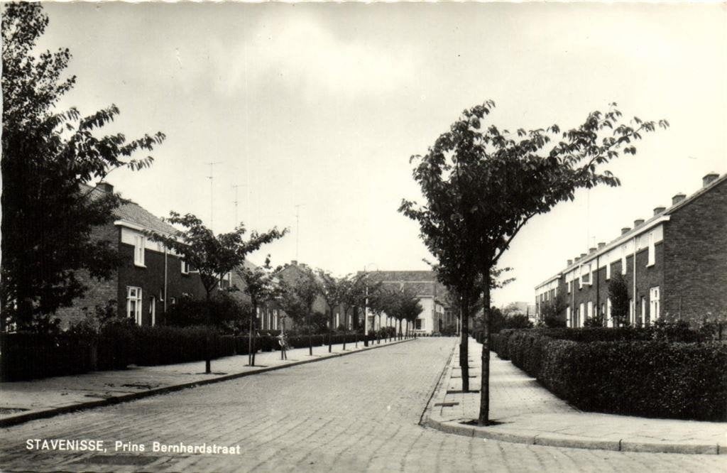 Stavenisse, Prins Bernhardstraat - ongelopen, Ophalen of Verzenden, 1940 tot 1960, Gelopen, Zeeland