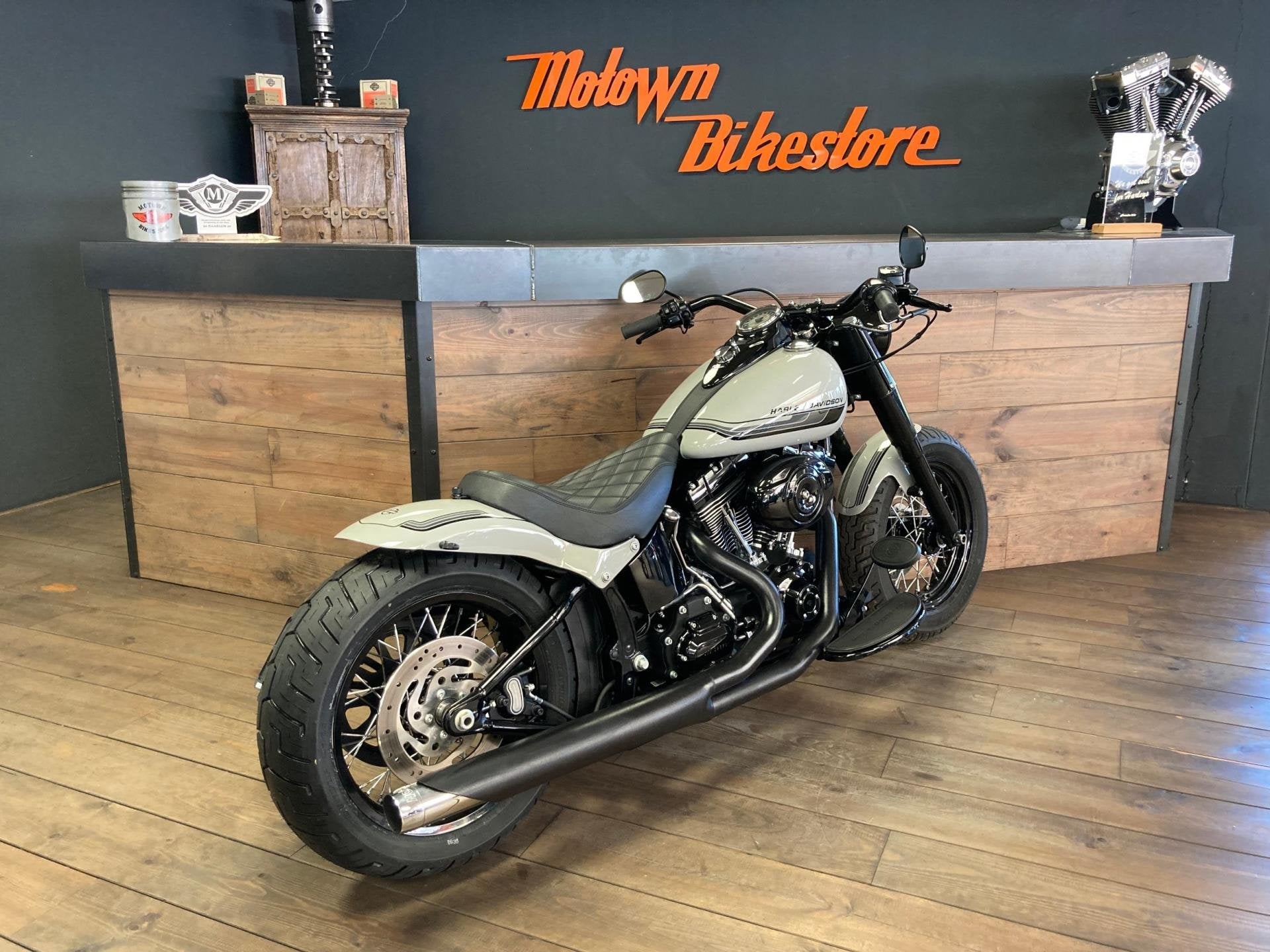 Harley Davidson FLS Softail Custom Special Paint Kreide Pors, Motoren, 3700 W Juneau Ave
53208  Milwaukee, US, Info@harley-davidson.com