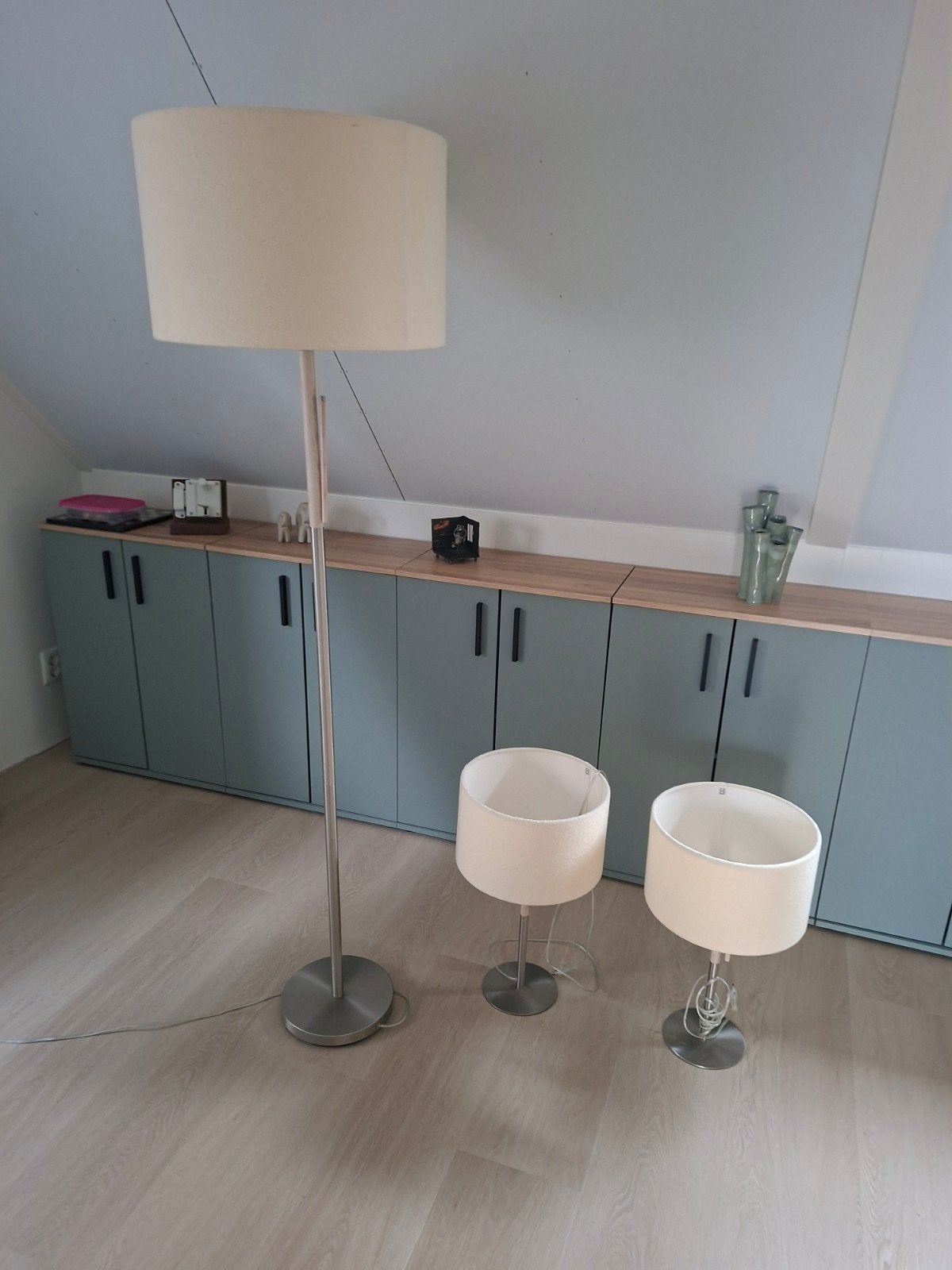 Foto 4 van Set van 3 lampen: 1 staande lamp en 2 tafellampen