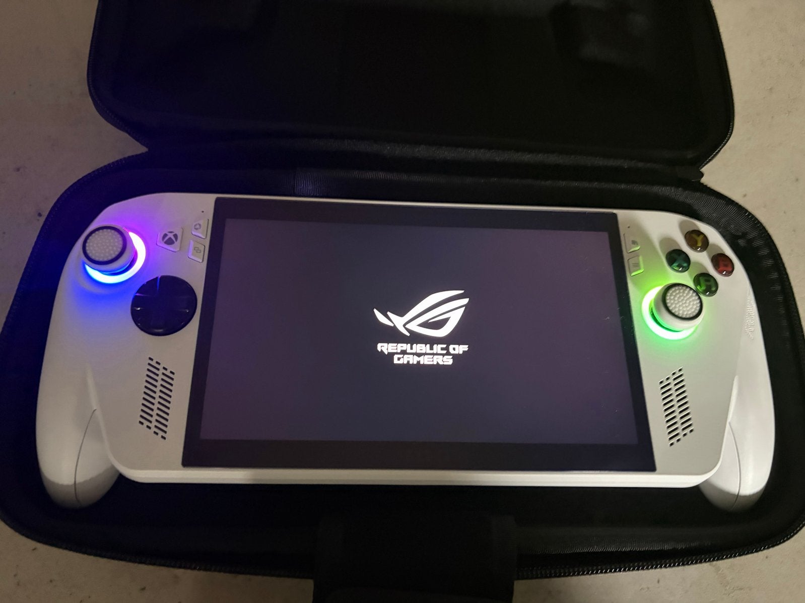 ASUS ROG Ally met beschermcase, Ophalen of Verzenden, ASUS, Zo goed als nieuw