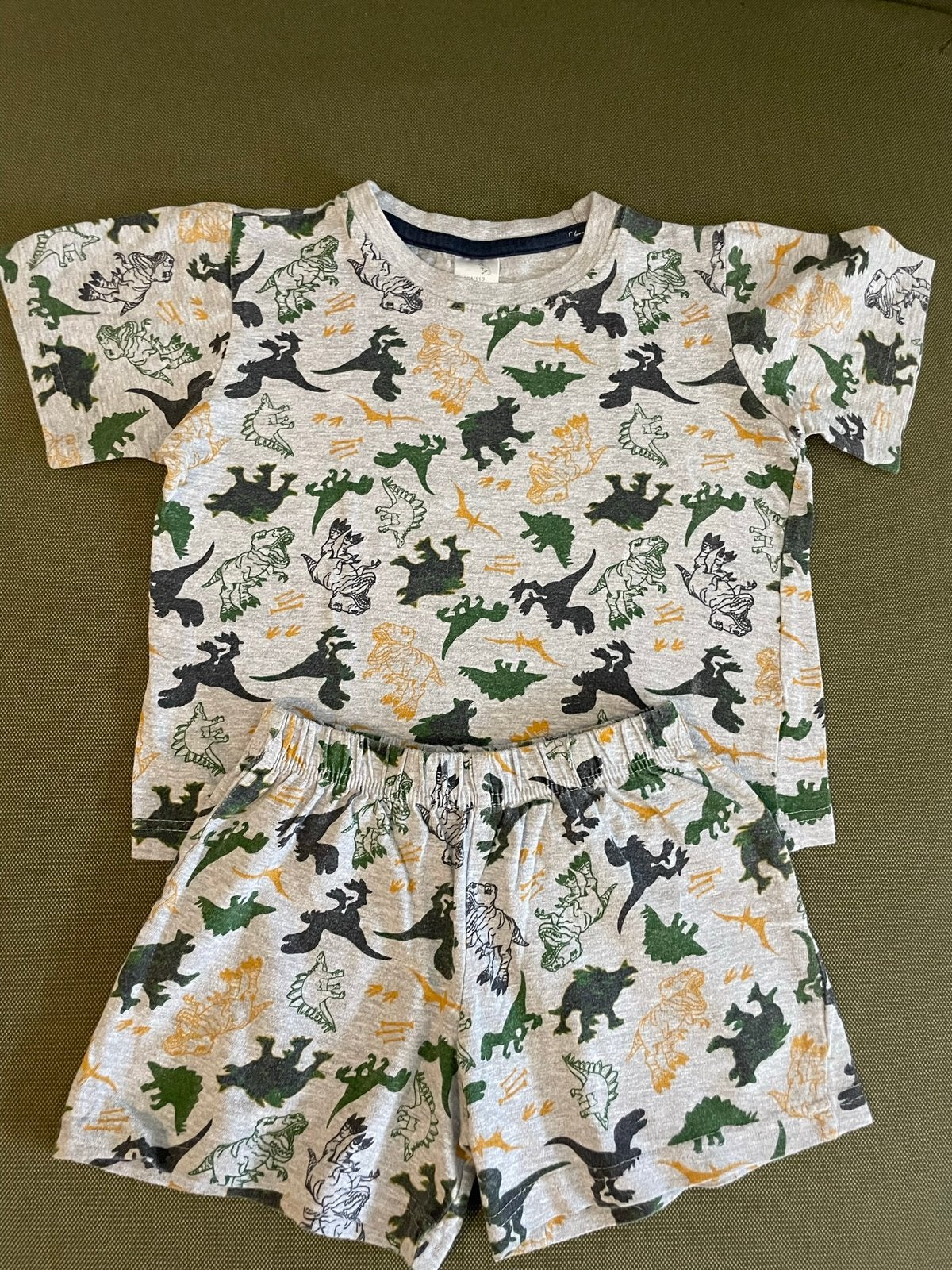 Pyjama shortama dino maat 98/104, Ophalen of Verzenden, Zo goed als nieuw, Jongen, Nacht- of Onderkleding