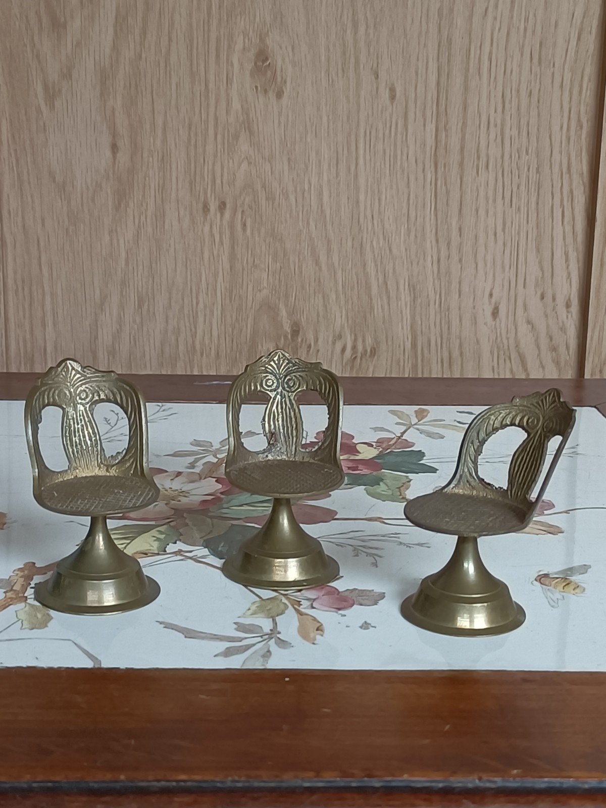 Drie  hele  oude messing poppenhuis stoeltjes 1950-1970, Verzenden, Gebruikt, Poppenhuis