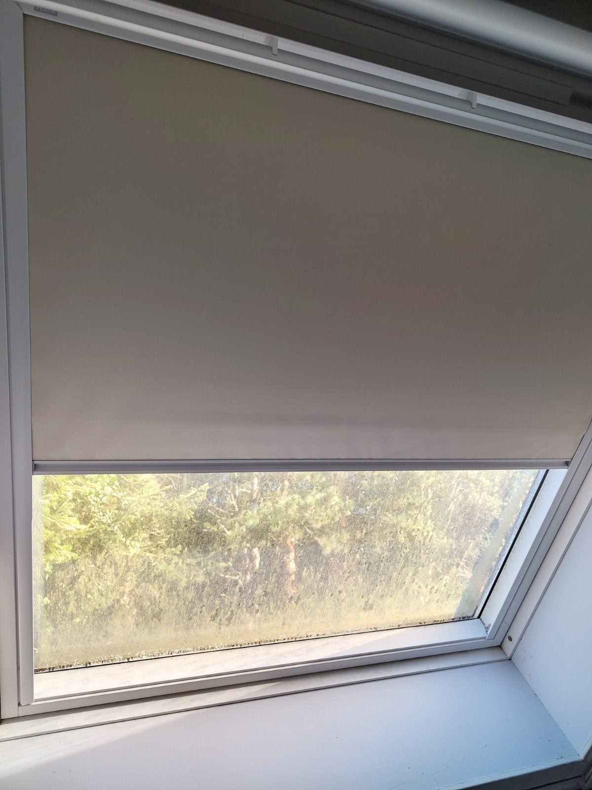 beige / creme wit rolgordijn voor velux dakraam GGL UK08, Gebruikt, Rolgordijn, Verduisterend, Ophalen of Verzenden
