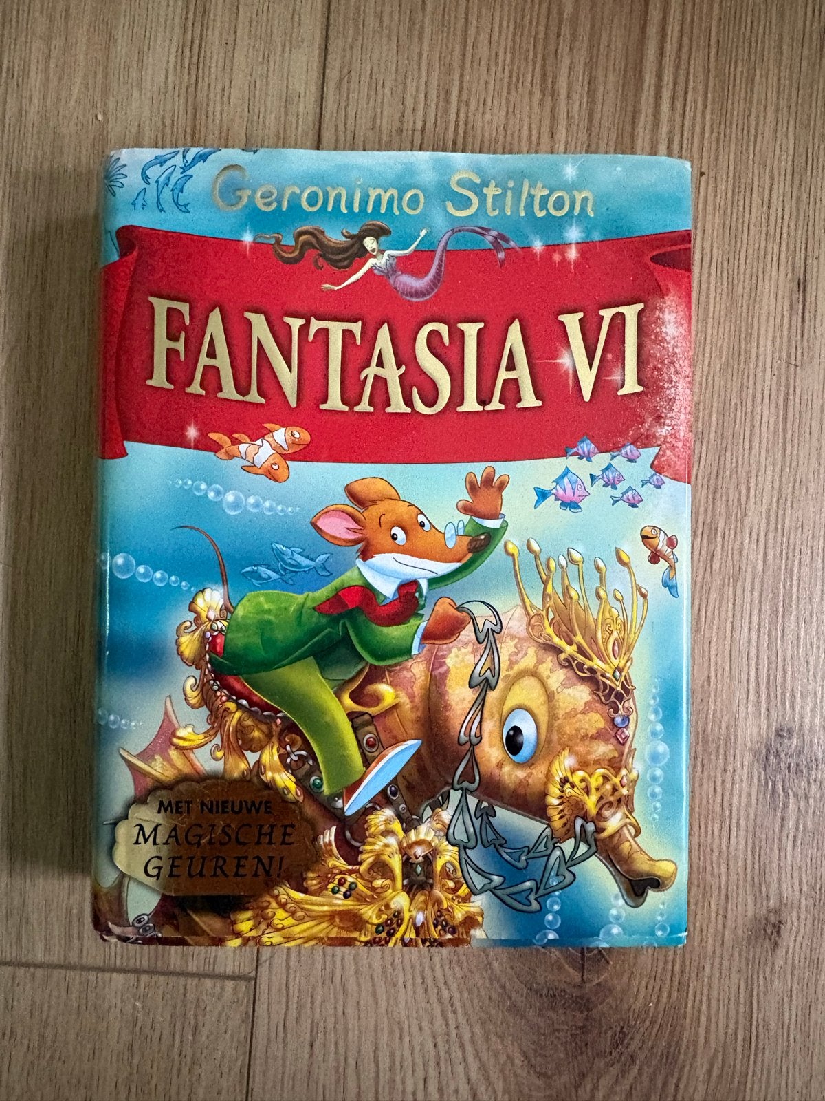 Geronimo Stilton Fantasia VI - Met nieuwe magische geuren!, Ophalen of Verzenden, Zo goed als nieuw, Fictie algemeen