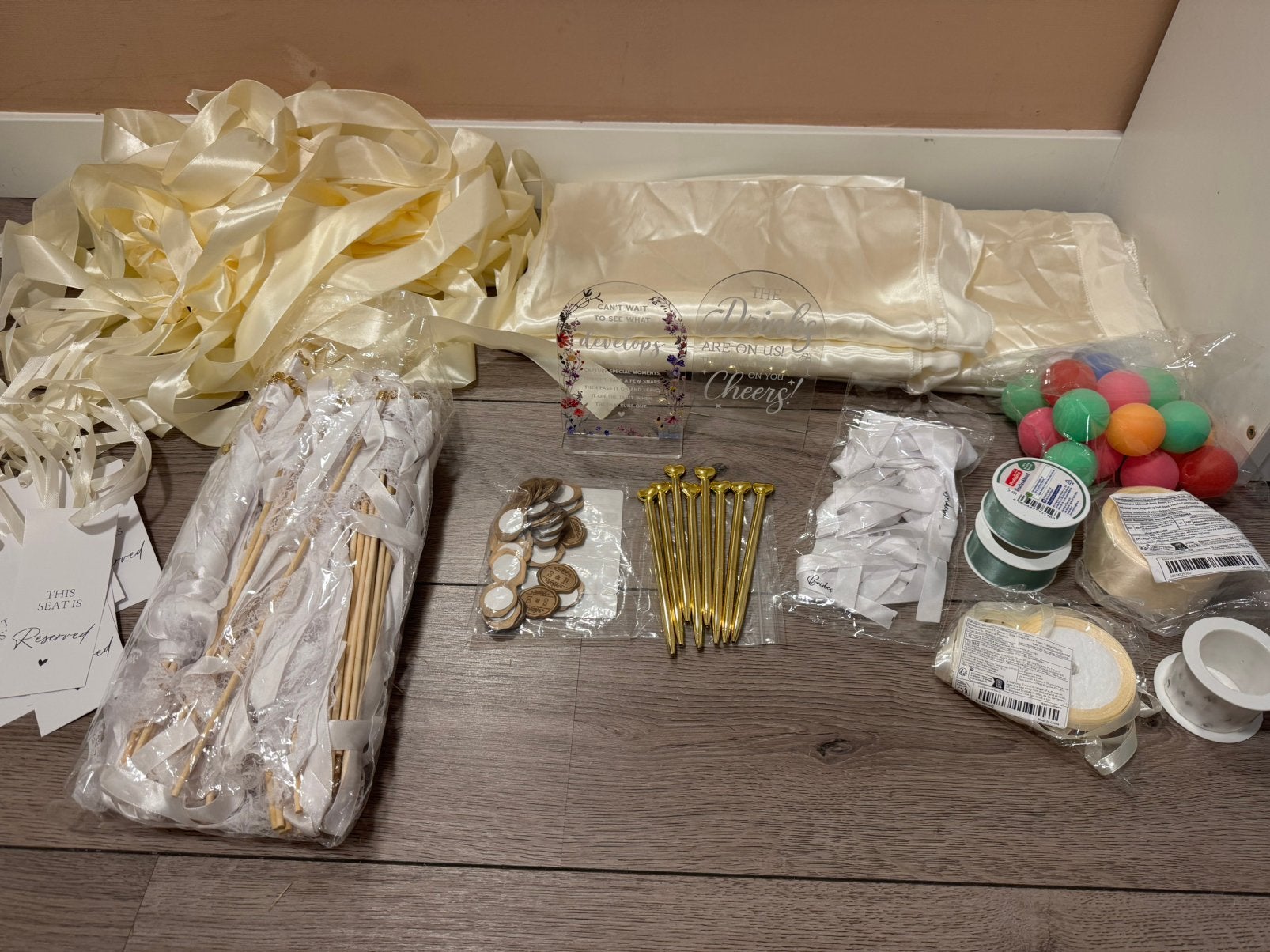 Diverse trouwdecoratie & -accessoires (lint, kleed, pen etc), Ophalen of Verzenden, Zo goed als nieuw