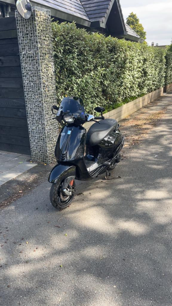 Vespa sprint full option custom, Fietsen en Brommers, Scooters | Vespa, Ophalen, Overige modellen, Maximaal 45 km/u, Zo goed als nieuw
