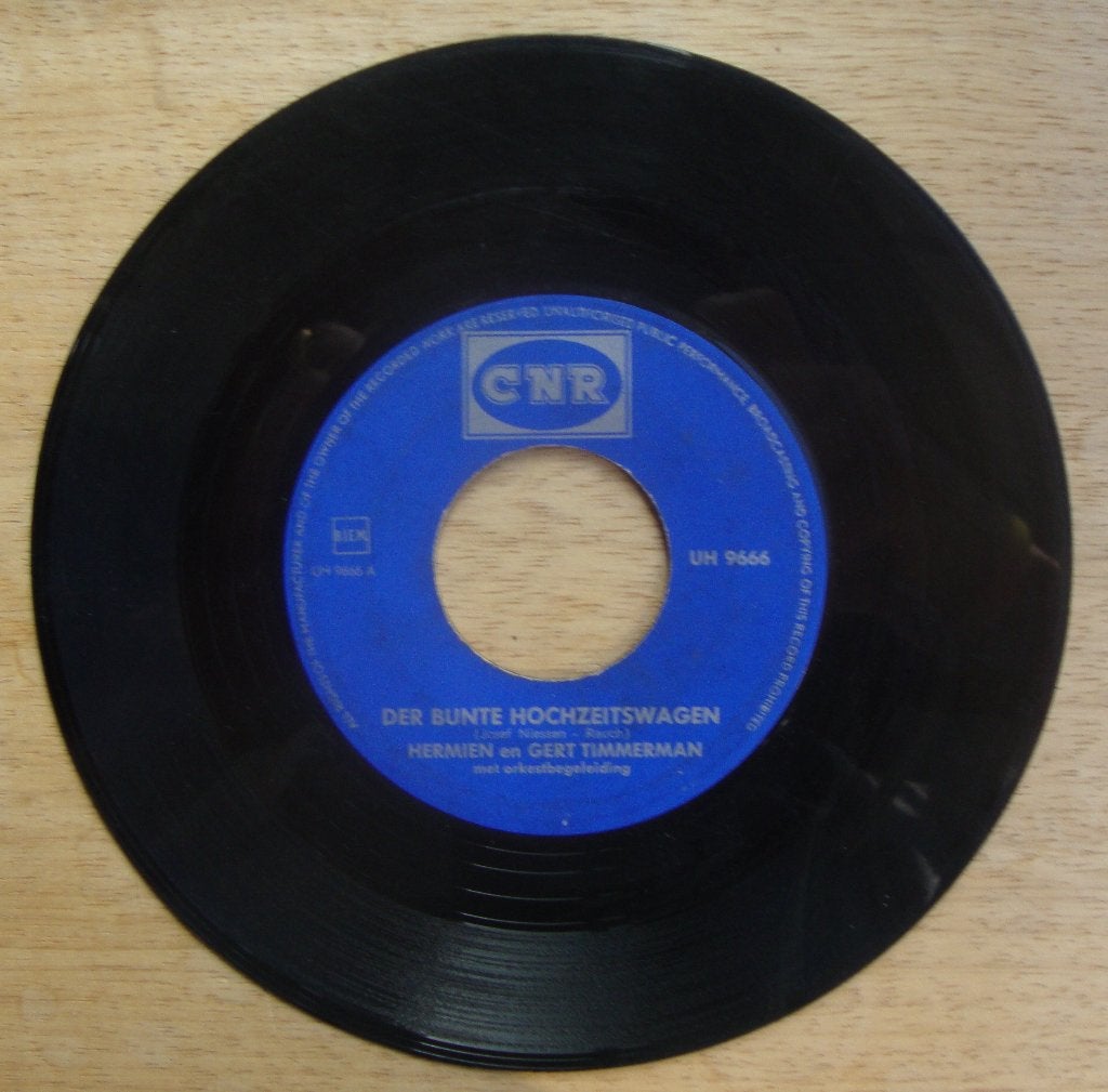 Gert en Hermien Timmerman - der bunte Hochzeitswagen, Gebruikt, 7 inch, Ophalen of Verzenden, Beschermende buitenhoes