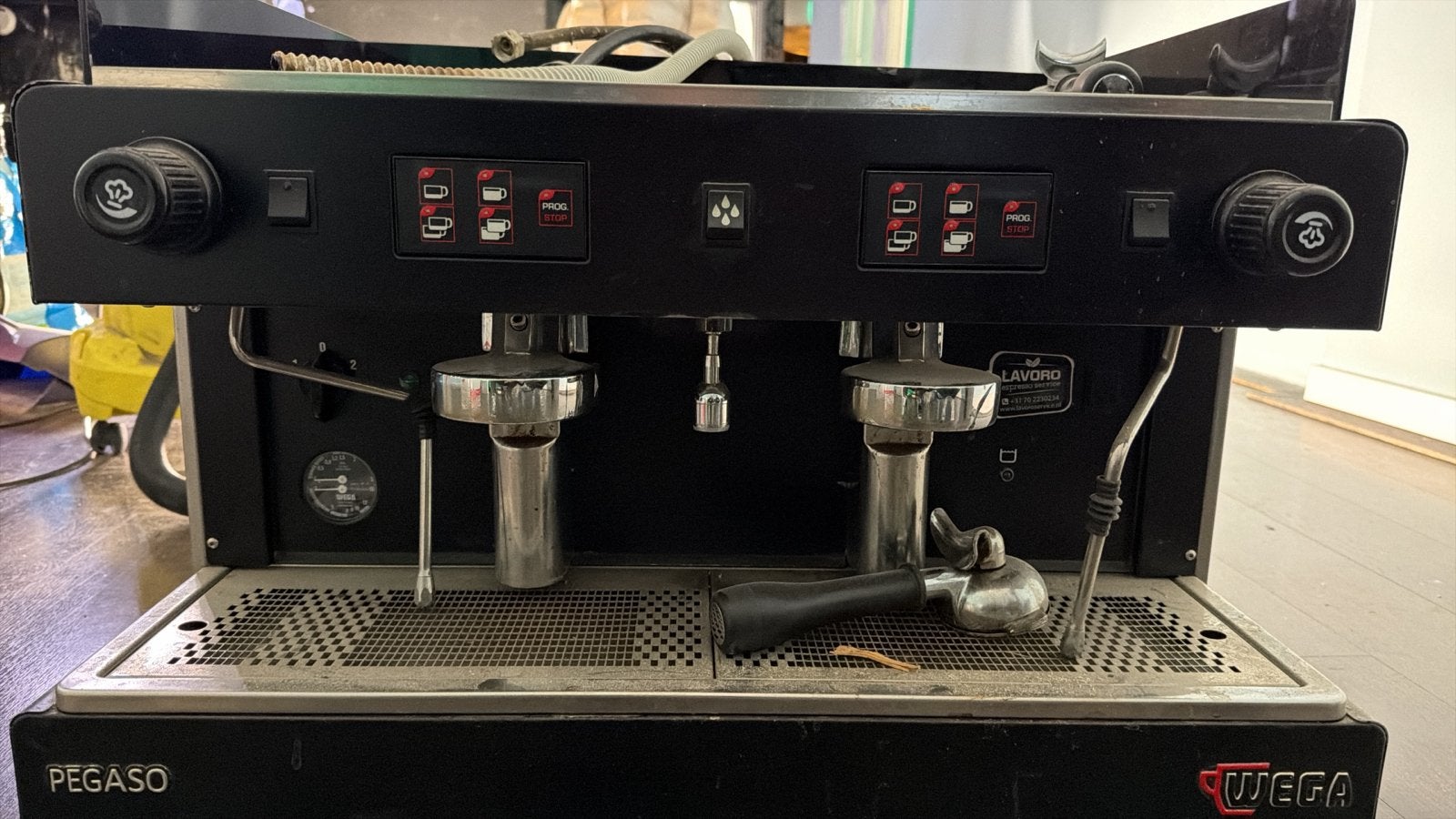 Wega Pegaso 2-groeps espressomachine met waterfilter, Witgoed en Apparatuur, Koffiezetapparaten, Gebruikt, Espresso apparaat, 10 kopjes of meer