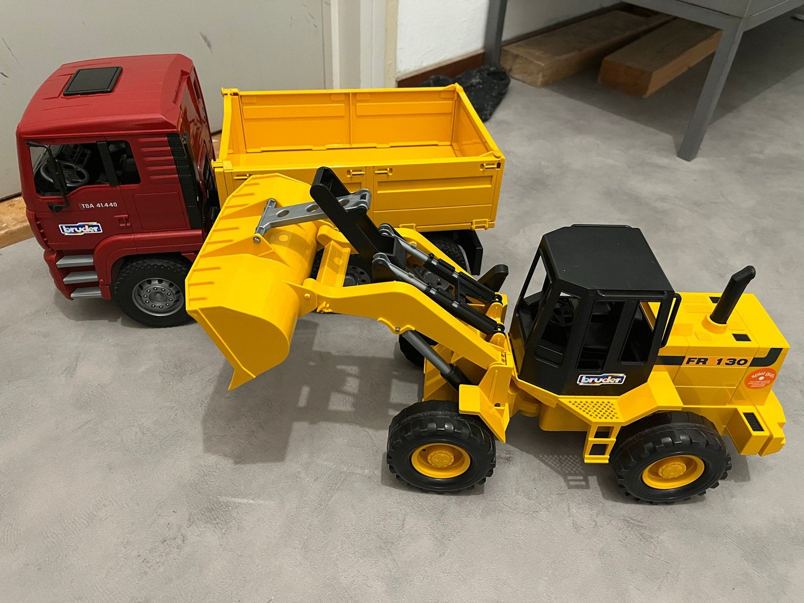 Bruder Vrachtwagen en Graafmachine, Ophalen, Zo goed als nieuw