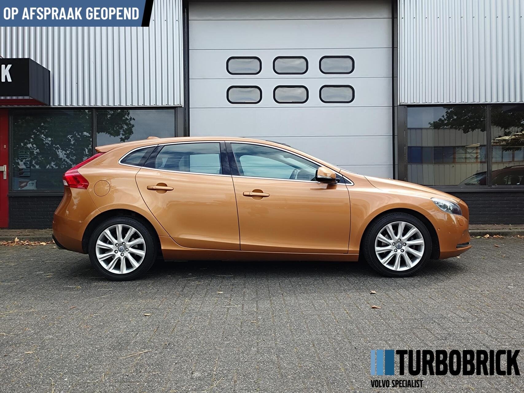 Volvo V40 1.6 T3 Summum |1e eig|Pano|Cruise|Keyless|CitySafe, Voorwielaandrijving, 1596 cc, Stof, Gebruikt
