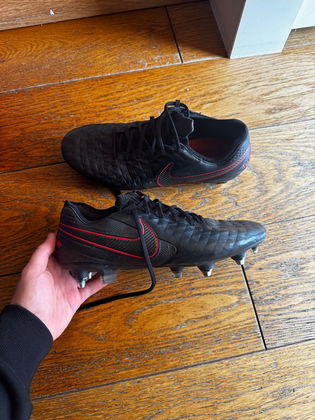 Nike Tiempo voetbalschoenen met ijzeren noppen - Maat 41, Sport en Fitness, Voetbal, Ophalen of Verzenden, Zo goed als nieuw, Schoenen