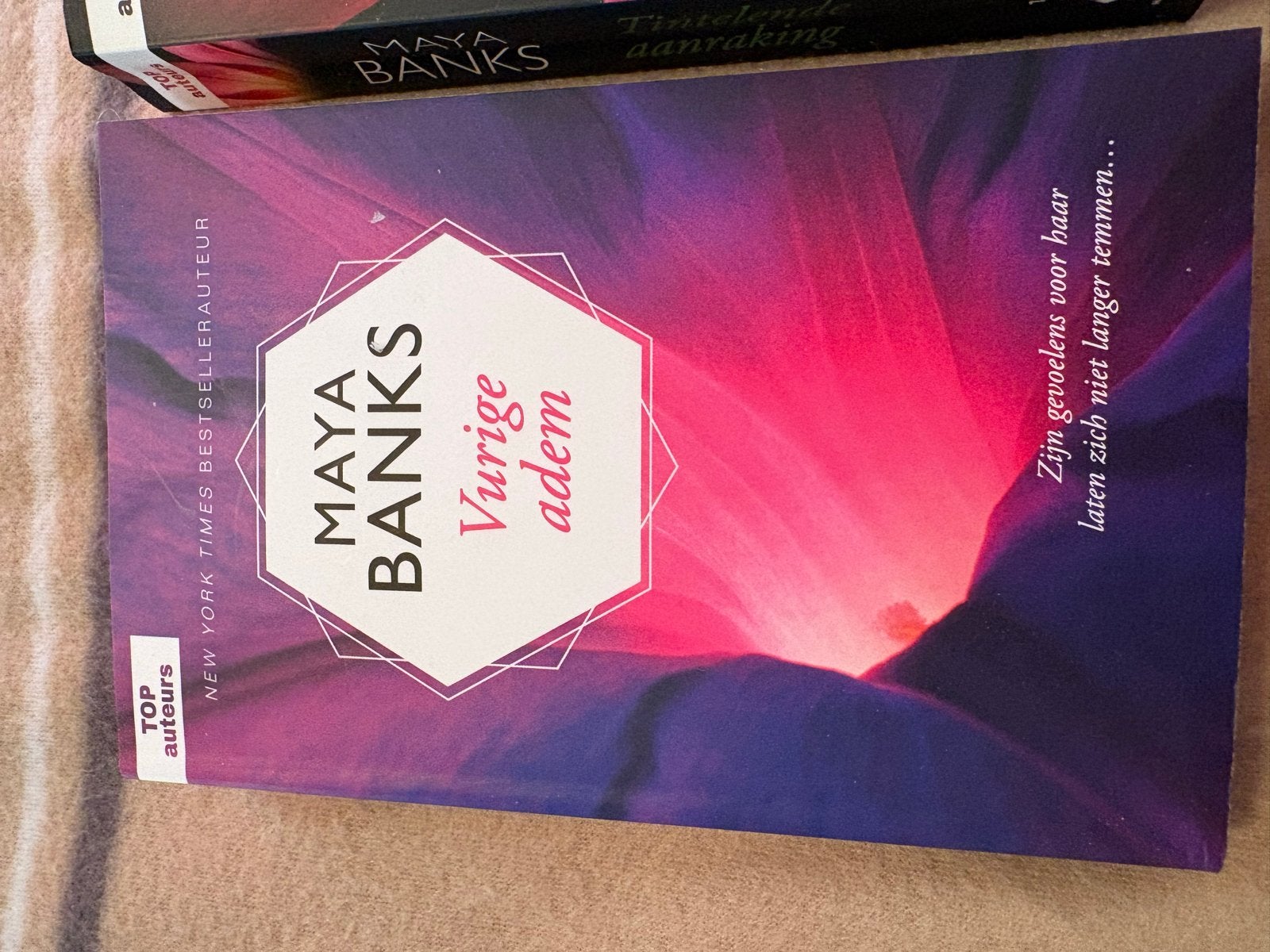 Maya Banks - Vurige Adem & Tintelde Aanraking (2 boeken), Boeken, Ophalen of Verzenden, Gelezen, Nederland