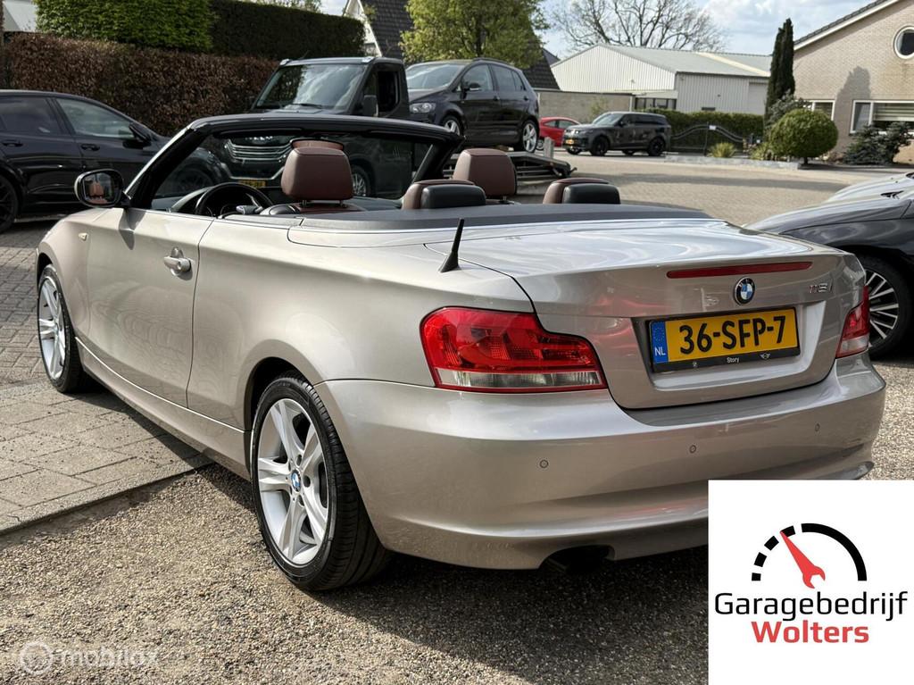BMW 1-serie Cabrio 118i High Executive BRUIN LEDER AUTOMAAT, Euro 5, Achterwielaandrijving, 4 stoelen, Parkeersensor